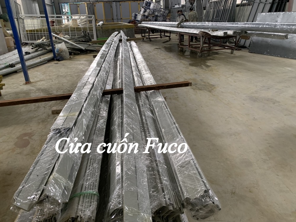Cửa cuốn chống cháy được thiết kế để tự động ngăn lửa lan tỏa, đảm bảo an toàn