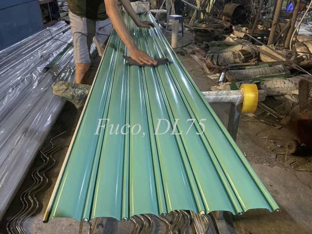 Cửa kéo tôn màu 