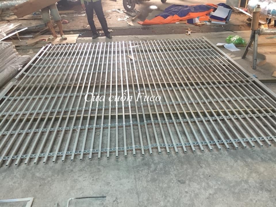 Cửa cuốn song ngang hộp 20x20, sơn tĩnh điện