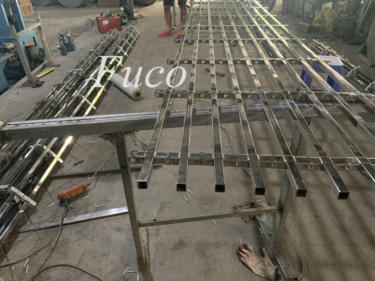 Cửa cuốn song ngang hộp 20x20, INOX 201 và INOX 304