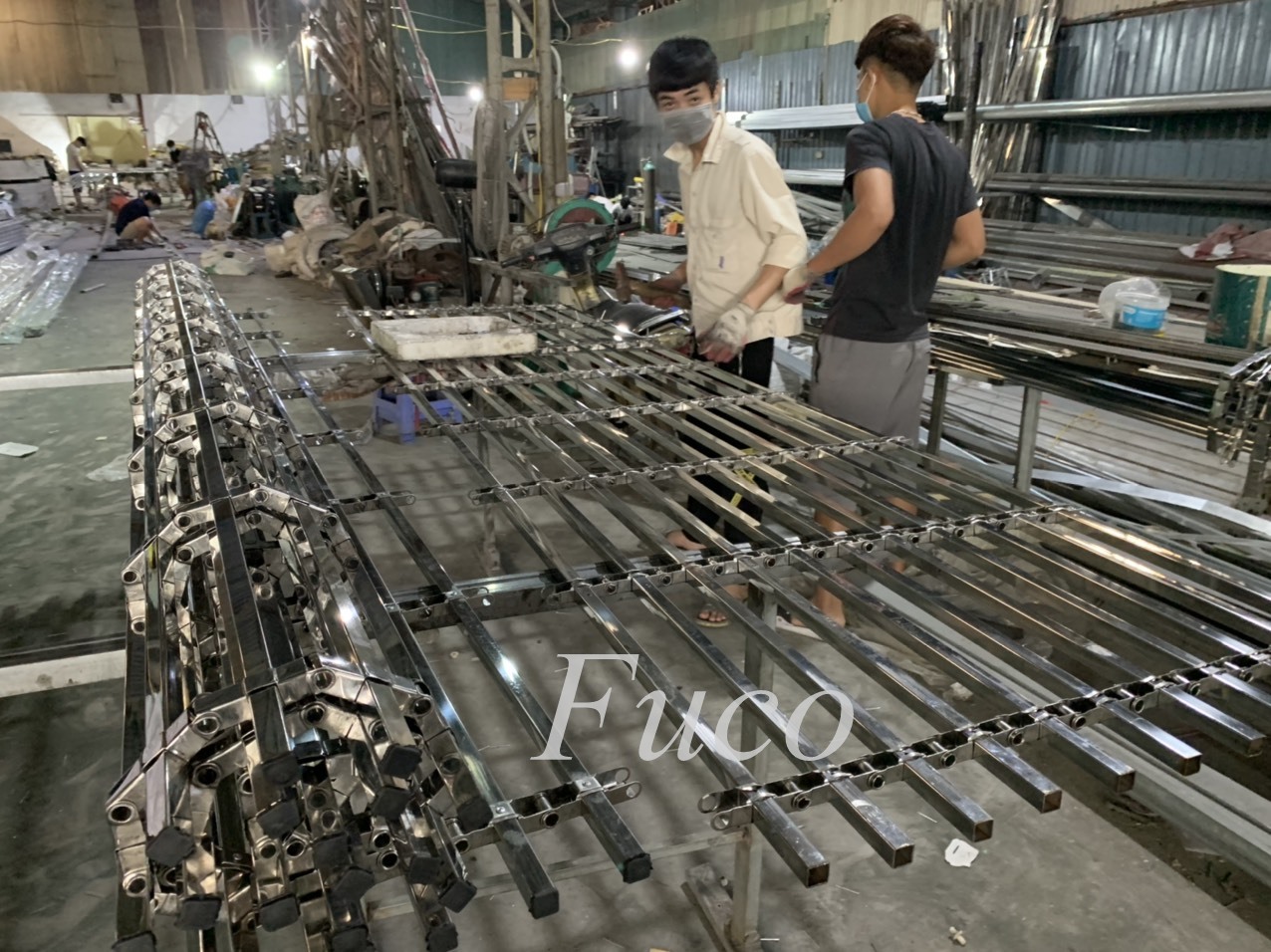 Cửa cuốn song ngang hộp 20x20, INOX 201 và INOX 304