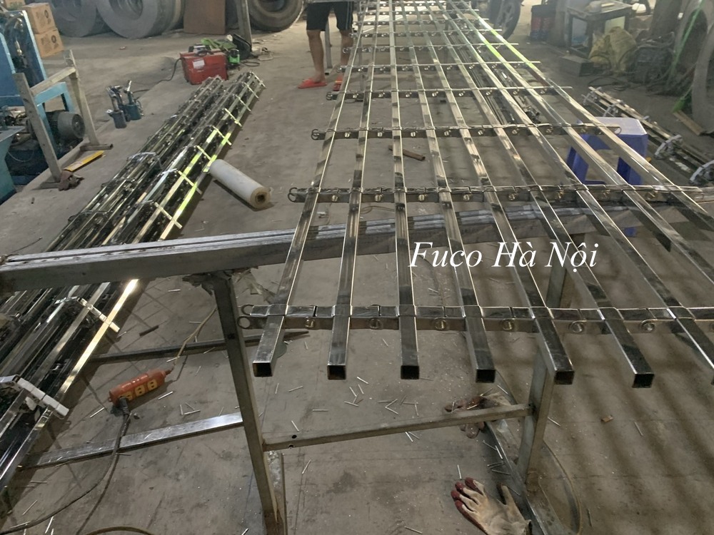 Cửa cuốn song ngang hộp 20x20, INOX 201 và INOX 304
