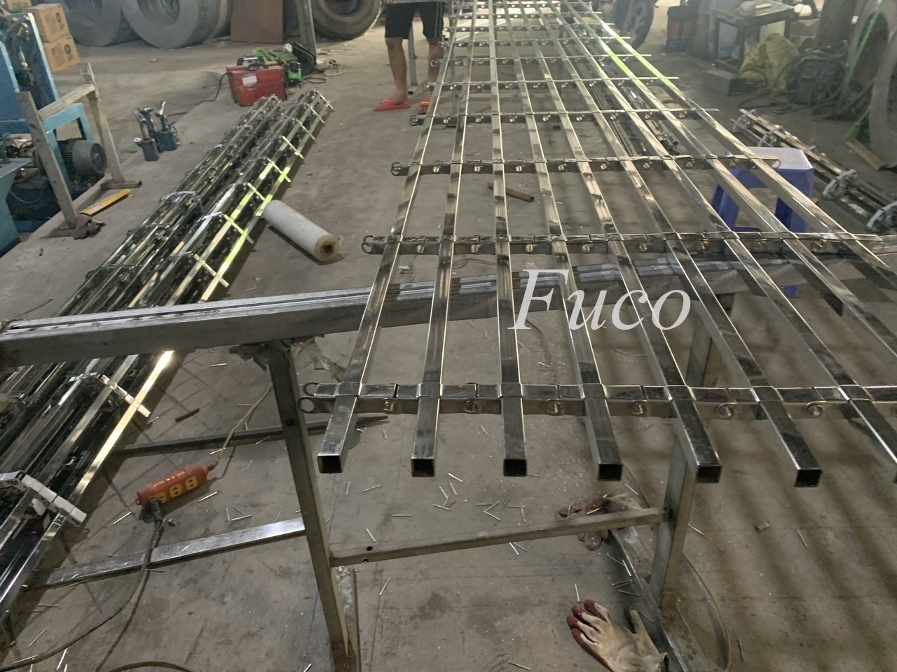 Cửa cuốn song ngang hộp 20x20, INOX 201 và INOX 304