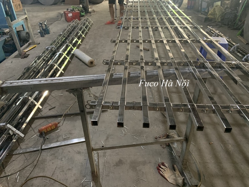 Cửa cuốn song ngang hộp 20x20, INOX 201 và INOX 304