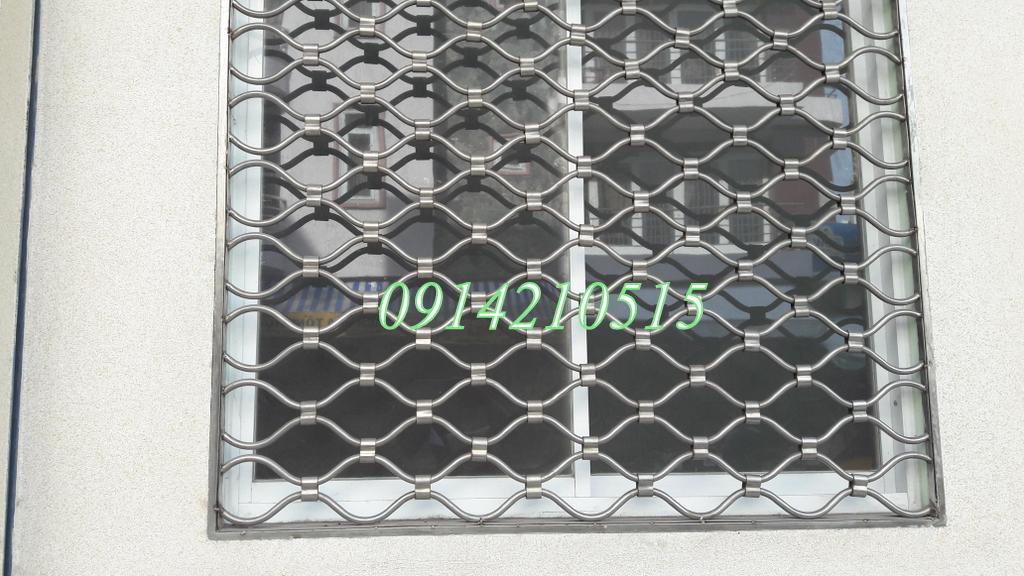Cửa cuốn mắt võng sơn tĩnh điện và INOX 304