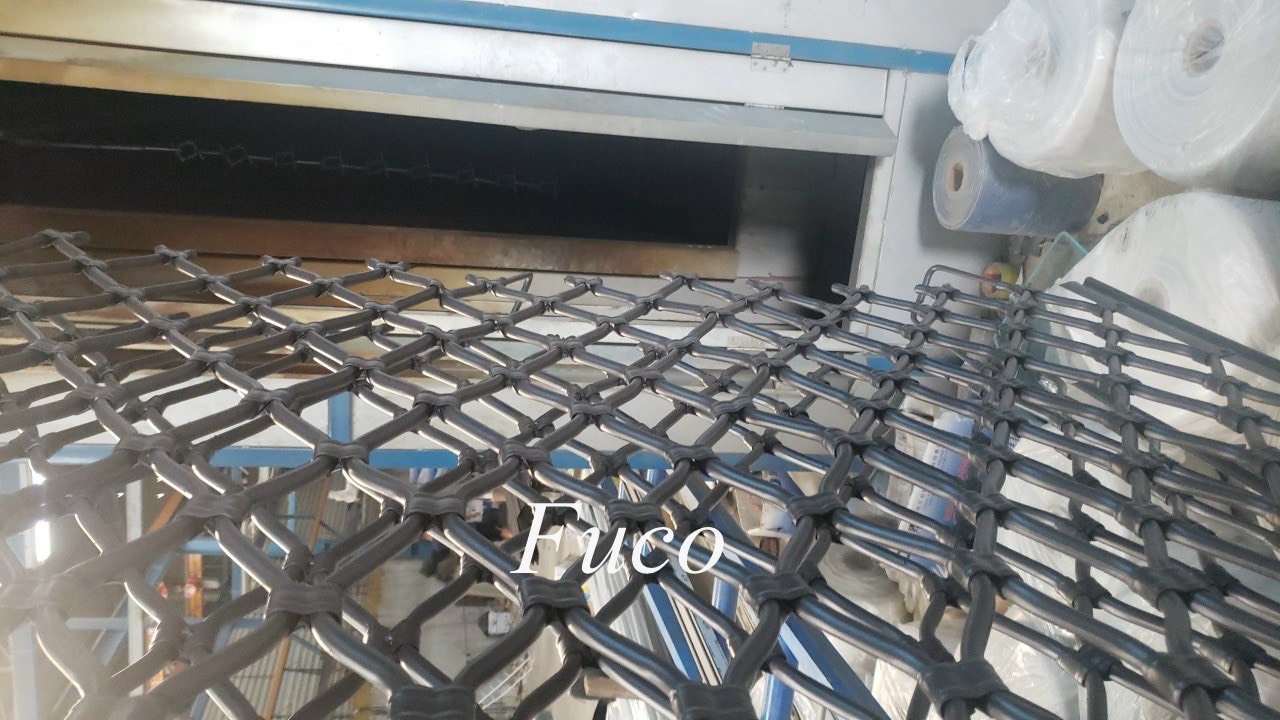 Cửa cuốn mắt võng sơn tĩnh điện và INOX 304