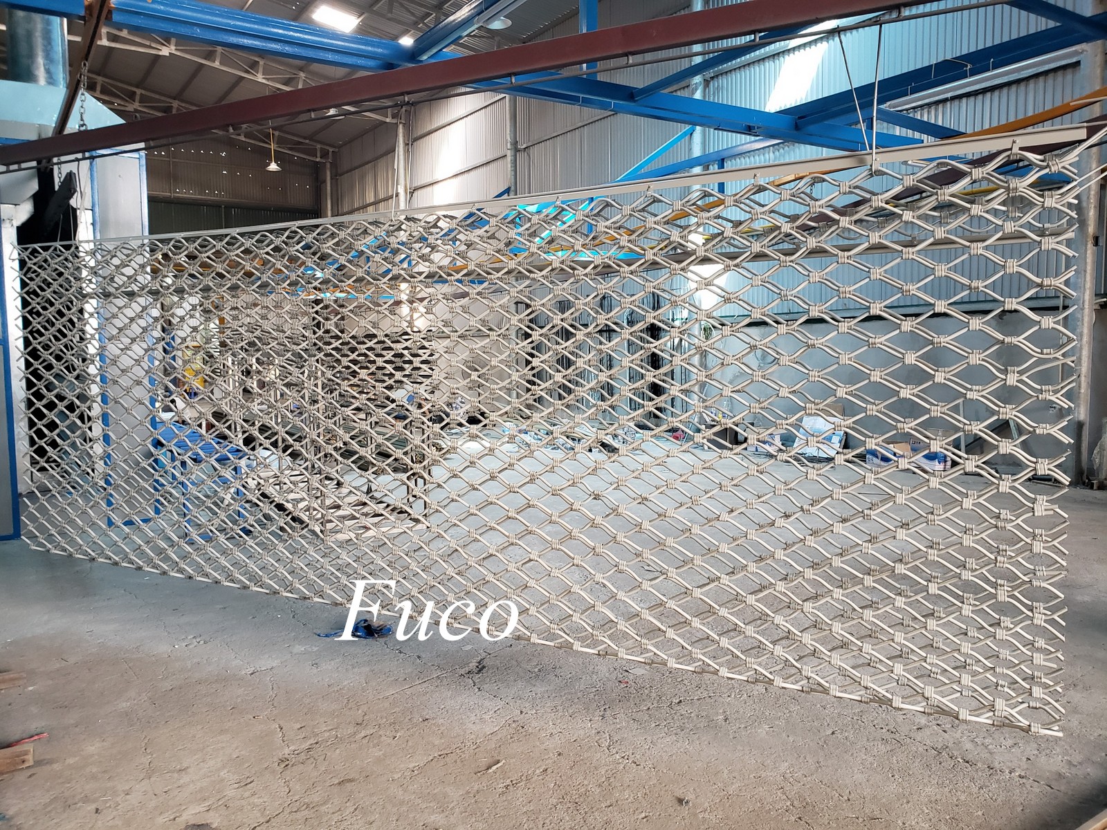 Cửa cuốn mắt võng sơn tĩnh điện và INOX 304