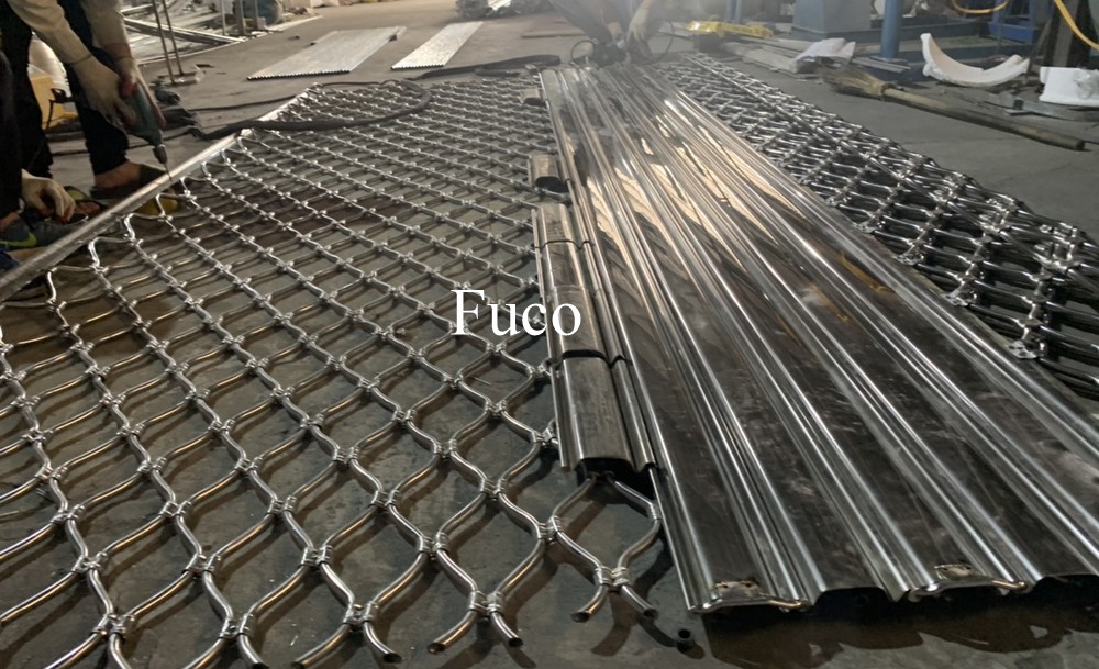 Cửa cuốn mắt võng sơn tĩnh điện và INOX 304