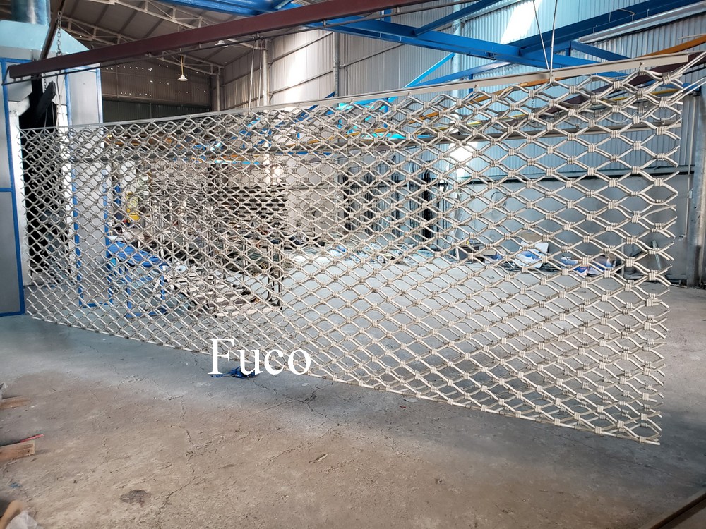 Cửa cuốn mắt võng sơn tĩnh điện và INOX 304