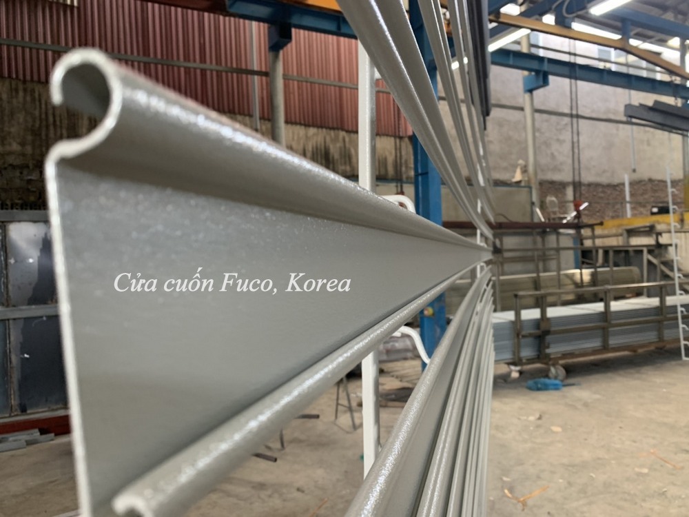 Thân cửa cuốn siêu trường ST85 được làm bằng thép mạ kẽm
