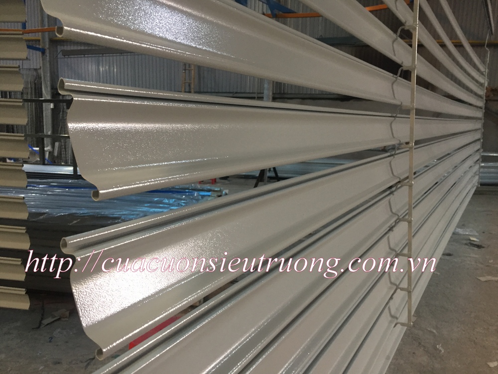 Cửa cuốn siêu trường bằng thép sơn tĩnh điện