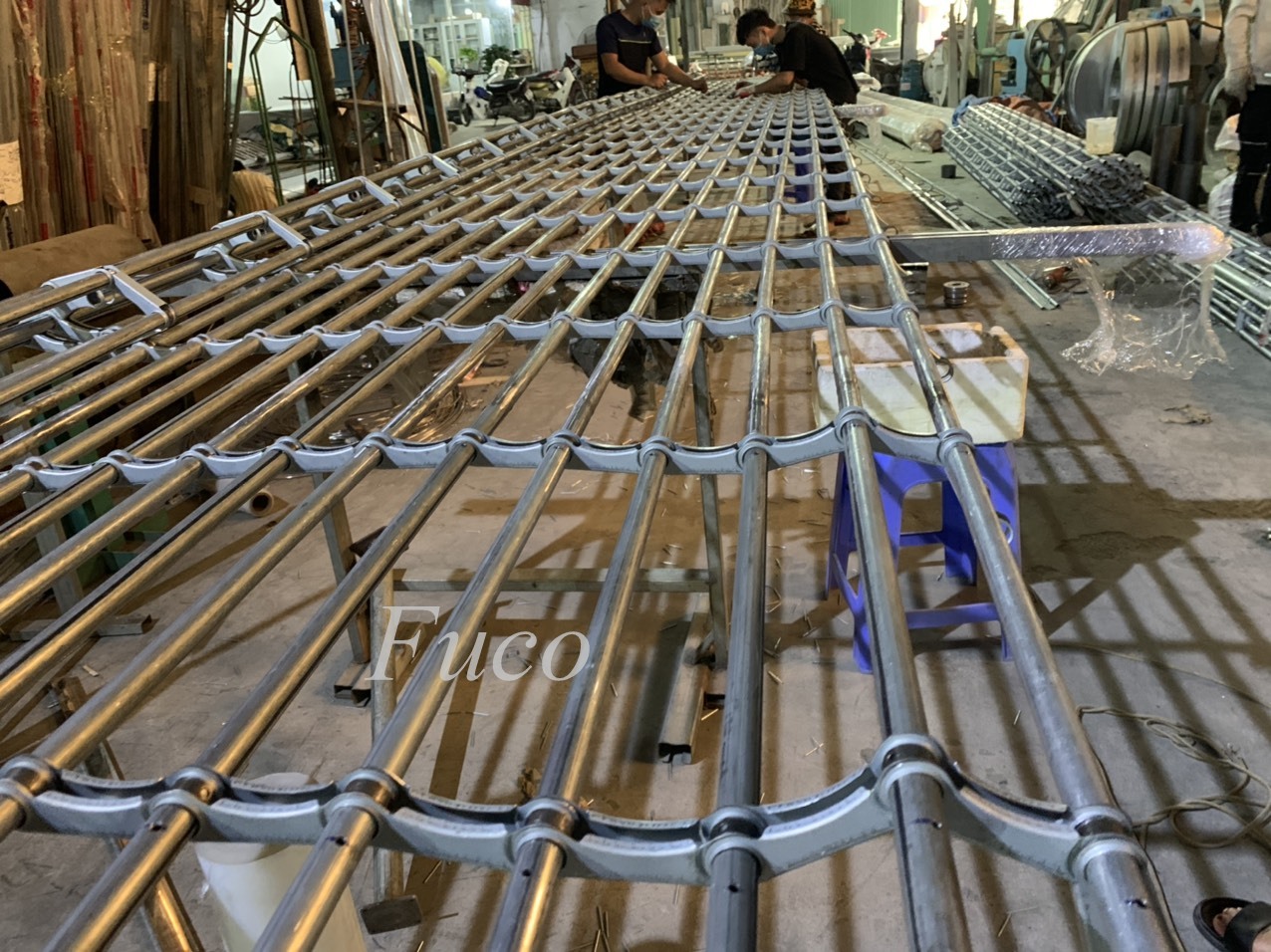 cửa cuốn song ngang  ống phi 19 sơn tĩnh điện