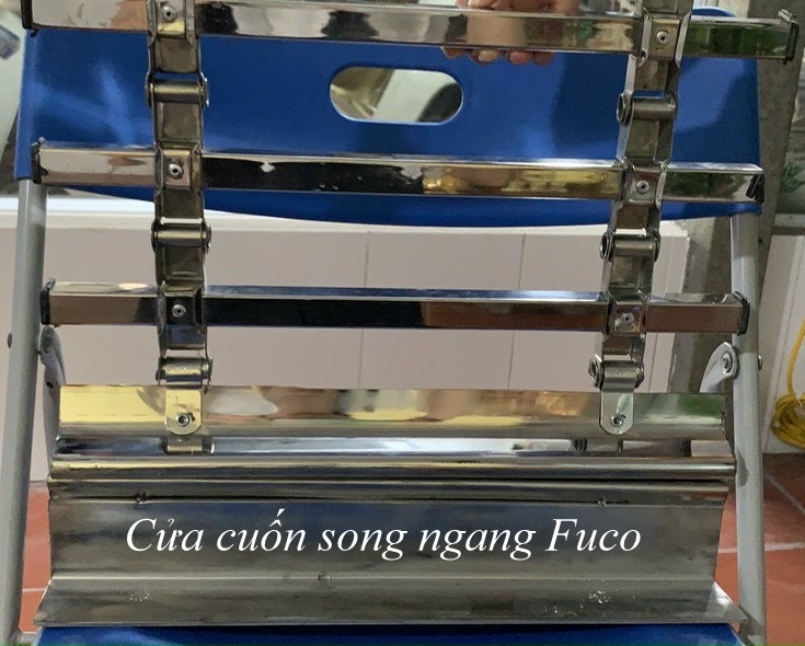 cửa cuốn song ngang ống vuông inox