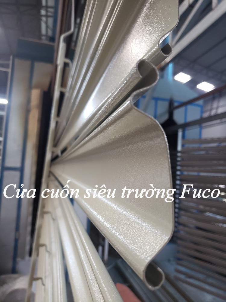 Cửa cuốn Siêu Trường bản 10cm, Ưu điểm chạy từ bản INOX 17.5cm, bền, khỏe hơn khổ 15.3cm và 16.3cm trên thị trường hiện nay. Mầu sắc, Lá nguyên bản