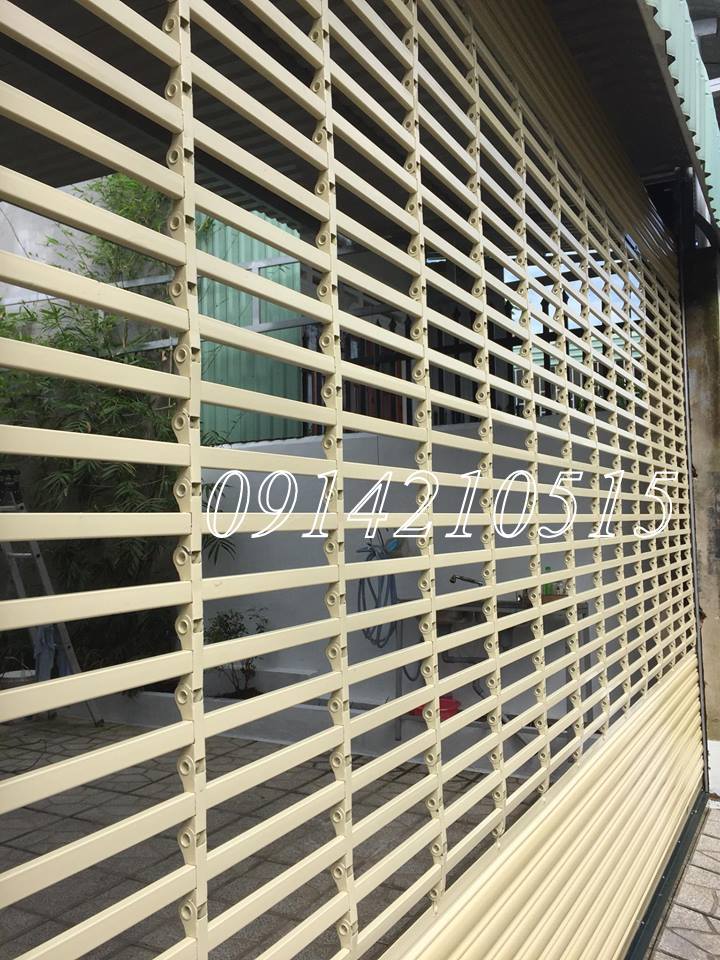 Cửa cuốn song ngang sơn tĩnh điện. Sơn tĩnh điện: Độ dầy 1.1ly, ống Ø 19 hoặc hộp vuông 20x20 Mầu sắc tùy chọn( đã có ray, trục)